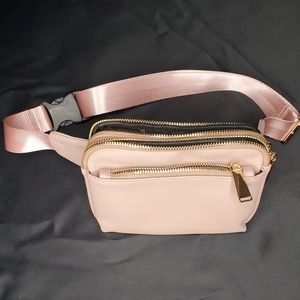 Fanny Pack / Waist Bag / Belt Bag